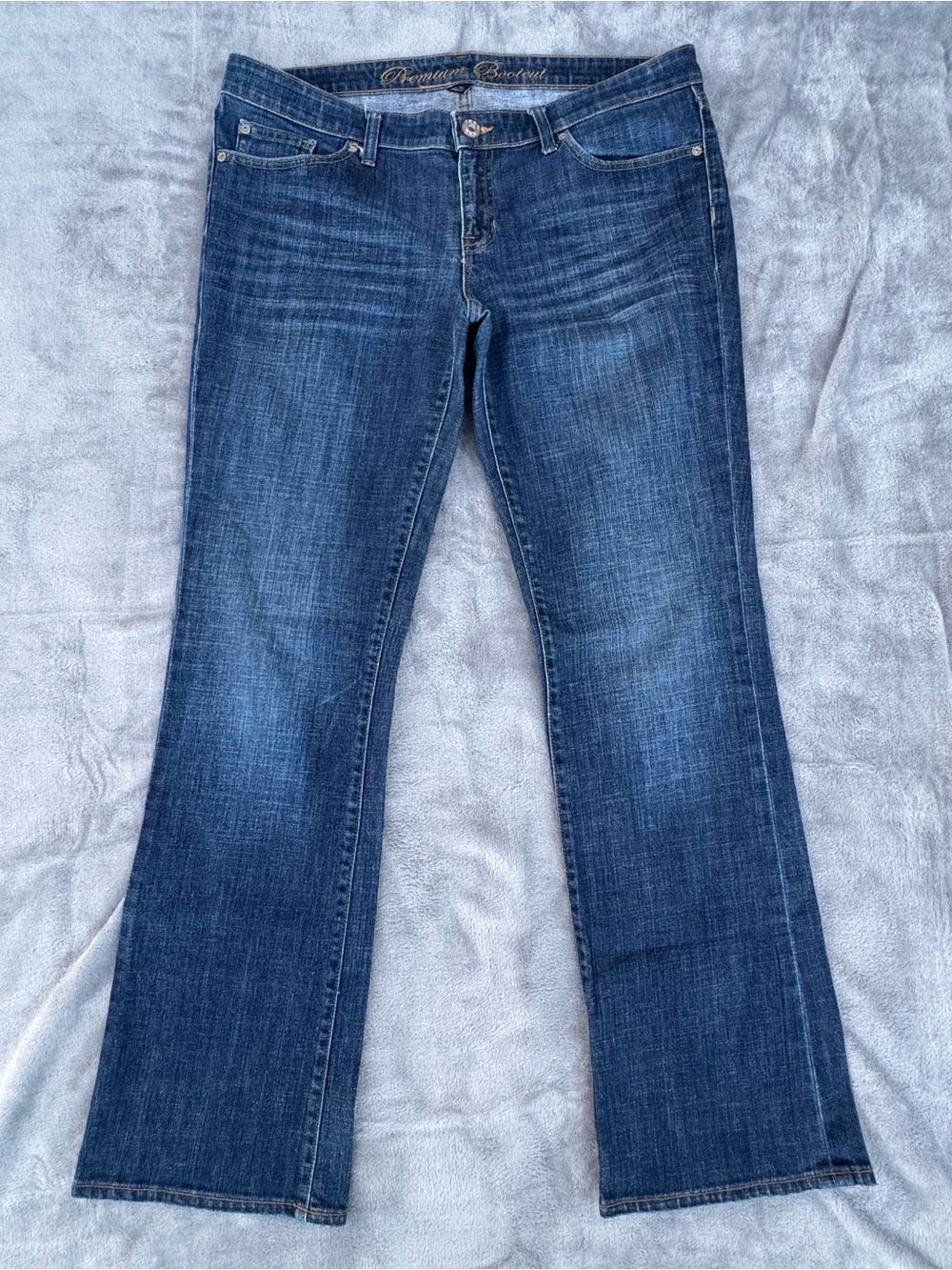 Women’s Boot Cut Jeans in Dark Blue Wash